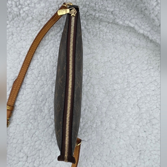 Vintage Louis Vuitton Pochette Accesories Crossbody Bag With Branded Long Strap - Picture 5 of 17